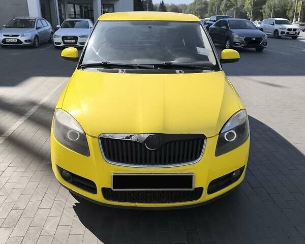 Шкода Фабія 2008 у Кам'янське (Дніпродзержинськ) на Automoto.ua Жовтий Шкода Фабія, об'ємом двигуна 1.4 л та пробігом 320 тис. км за 4050 $, фото 1 на Automoto.ua