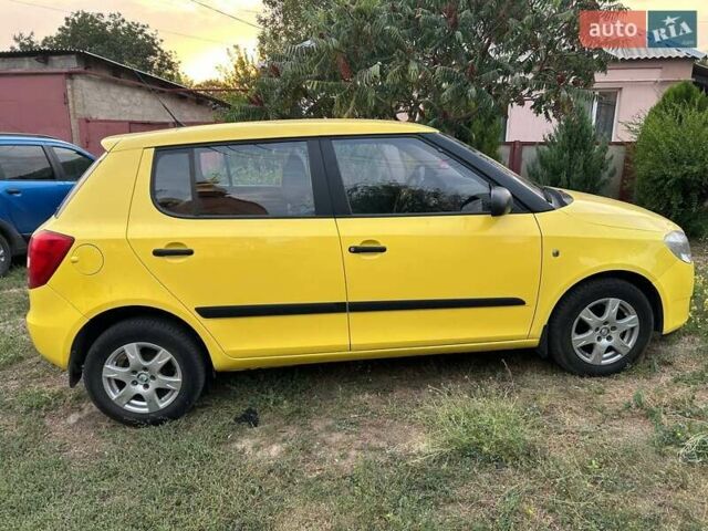 Жовтий Шкода Фабія, об'ємом двигуна 1.2 л та пробігом 170 тис. км за 4700 $, фото 1 на Automoto.ua
