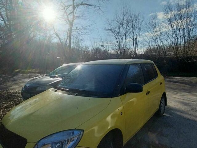 Жовтий Шкода Фабія, об'ємом двигуна 1.2 л та пробігом 203 тис. км за 4500 $, фото 1 на Automoto.ua
