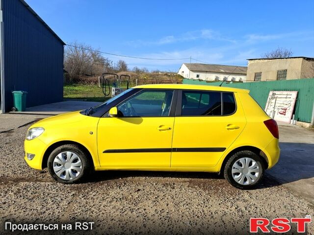 Желтый Шкода Фабия, объемом двигателя 1.2 л и пробегом 163 тыс. км за 5500 $, фото 1 на Automoto.ua