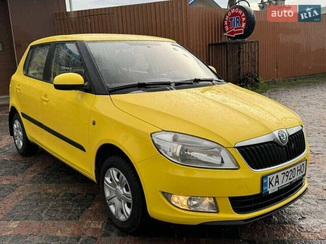 Желтый Шкода Фабия, объемом двигателя 1.39 л и пробегом 160 тыс. км за 6000 $, фото 1 на Automoto.ua