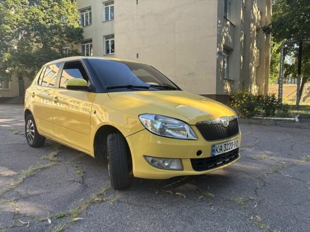 Жовтий Шкода Фабія, об'ємом двигуна 1.4 л та пробігом 420 тис. км за 3994 $, фото 1 на Automoto.ua