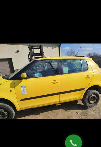 Жовтий Шкода Фабія, об'ємом двигуна 1.4 л та пробігом 250 тис. км за 5200 $, фото 1 на Automoto.ua