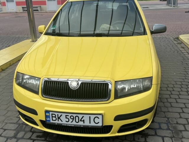 Желтый Шкода Фабия, объемом двигателя 1.4 л и пробегом 227 тыс. км за 3499 $, фото 1 на Automoto.ua