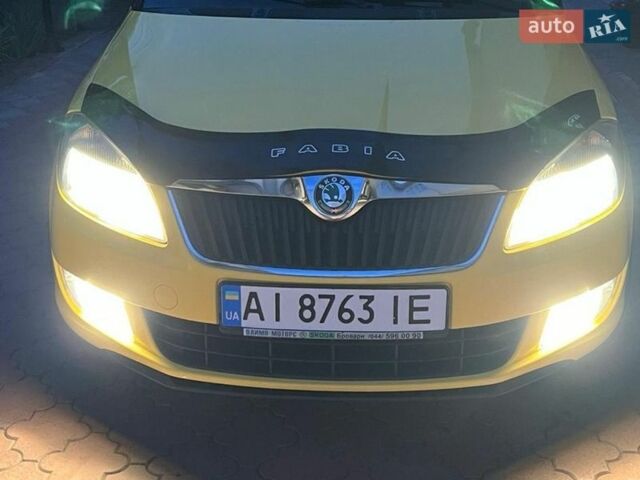 Желтый Шкода Фабия, объемом двигателя 1.6 л и пробегом 308 тыс. км за 5500 $, фото 1 на Automoto.ua