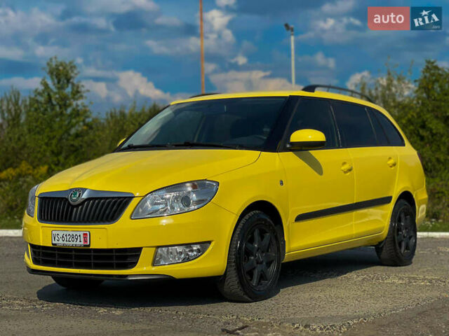 Желтый Шкода Фабия, объемом двигателя 1.2 л и пробегом 169 тыс. км за 7999 $, фото 1 на Automoto.ua