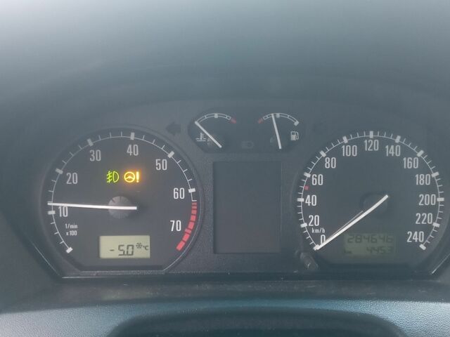 Сірий Шкода Фабія, об'ємом двигуна 1.4 л та пробігом 284 тис. км за 2800 $, фото 1 на Automoto.ua