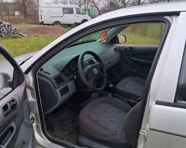Сірий Шкода Фабія, об'ємом двигуна 1.4 л та пробігом 303 тис. км за 2600 $, фото 1 на Automoto.ua