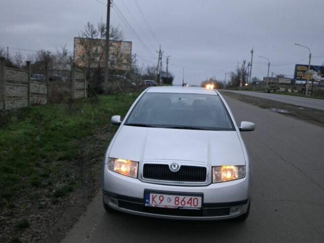 Серый Шкода Фабия, объемом двигателя 1.4 л и пробегом 150 тыс. км за 3800 $, фото 1 на Automoto.ua