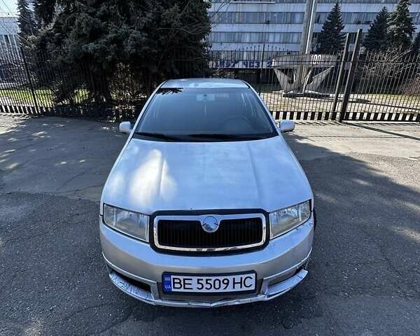Серый Шкода Фабия, объемом двигателя 1.4 л и пробегом 250 тыс. км за 2500 $, фото 1 на Automoto.ua