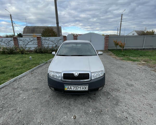 Сірий Шкода Фабія, об'ємом двигуна 1.39 л та пробігом 280 тис. км за 2100 $, фото 1 на Automoto.ua