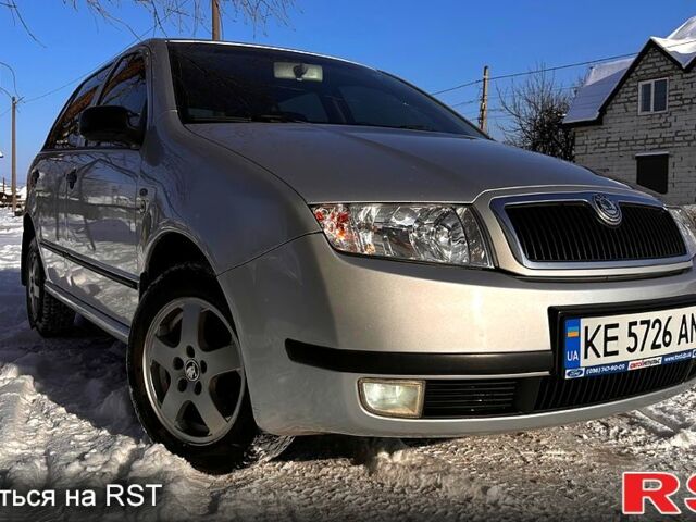 Серый Шкода Фабия, объемом двигателя 1.4 л и пробегом 220 тыс. км за 3300 $, фото 1 на Automoto.ua