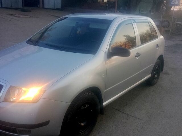 Сірий Шкода Фабія, об'ємом двигуна 1.4 л та пробігом 305 тис. км за 2750 $, фото 1 на Automoto.ua