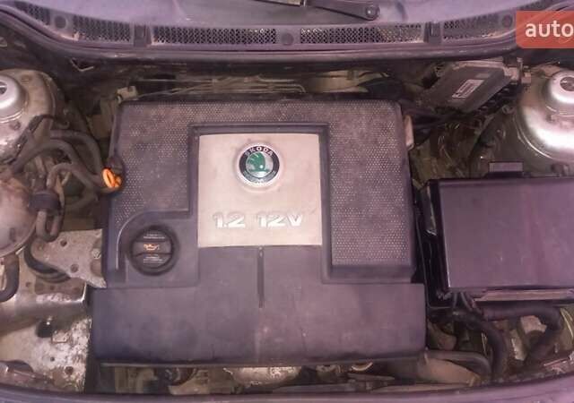 Сірий Шкода Фабія, об'ємом двигуна 1.2 л та пробігом 182 тис. км за 3700 $, фото 1 на Automoto.ua