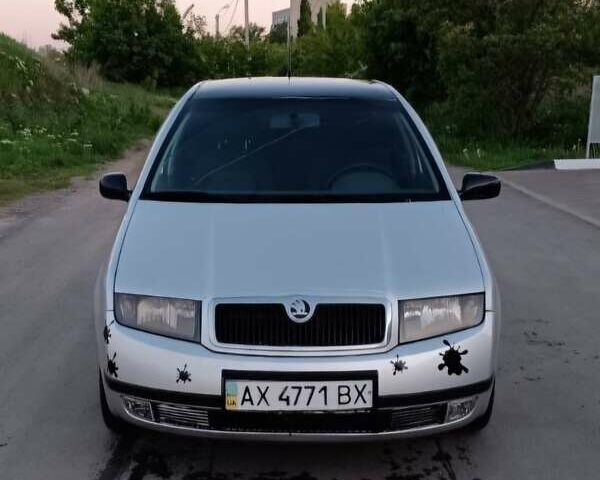 Серый Шкода Фабия, объемом двигателя 1.39 л и пробегом 273 тыс. км за 3300 $, фото 1 на Automoto.ua