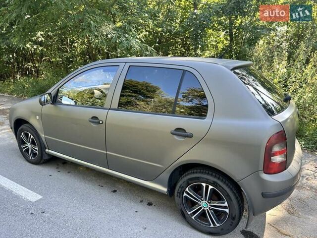 Сірий Шкода Фабія, об'ємом двигуна 1.2 л та пробігом 244 тис. км за 3100 $, фото 1 на Automoto.ua
