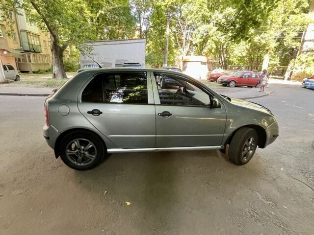 Серый Шкода Фабия, объемом двигателя 1.2 л и пробегом 337 тыс. км за 2950 $, фото 1 на Automoto.ua