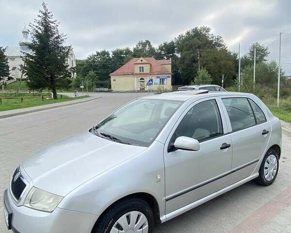 Серый Шкода Фабия, объемом двигателя 1.39 л и пробегом 227 тыс. км за 4500 $, фото 1 на Automoto.ua