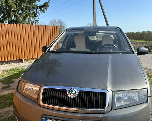 Серый Шкода Фабия, объемом двигателя 1.2 л и пробегом 231 тыс. км за 2850 $, фото 1 на Automoto.ua