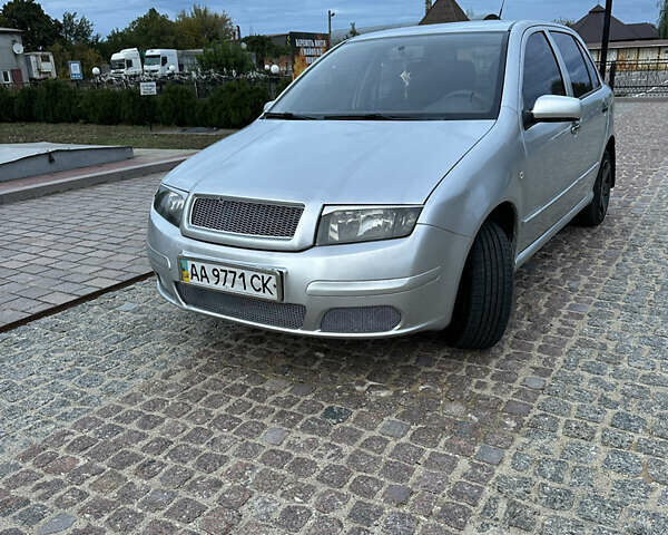 Сірий Шкода Фабія, об'ємом двигуна 1.2 л та пробігом 243 тис. км за 2850 $, фото 1 на Automoto.ua