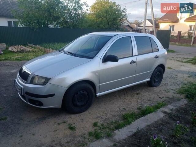 Сірий Шкода Фабія, об'ємом двигуна 1.39 л та пробігом 364 тис. км за 3700 $, фото 1 на Automoto.ua
