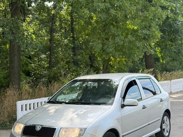Сірий Шкода Фабія, об'ємом двигуна 1.39 л та пробігом 230 тис. км за 4100 $, фото 1 на Automoto.ua