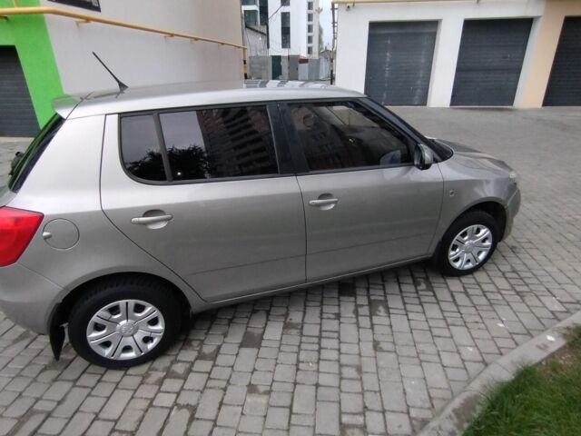 Сірий Шкода Фабія, об'ємом двигуна 1.6 л та пробігом 78 тис. км за 6500 $, фото 1 на Automoto.ua