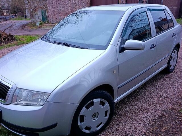 Серый Шкода Фабия, объемом двигателя 1.4 л и пробегом 226 тыс. км за 3500 $, фото 1 на Automoto.ua