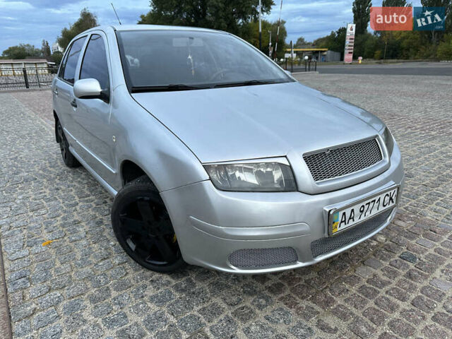 Сірий Шкода Фабія, об'ємом двигуна 1.2 л та пробігом 243 тис. км за 3000 $, фото 1 на Automoto.ua