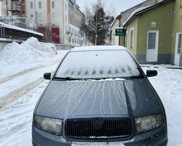 Серый Шкода Фабия, объемом двигателя 1.2 л и пробегом 284 тыс. км за 3250 $, фото 1 на Automoto.ua