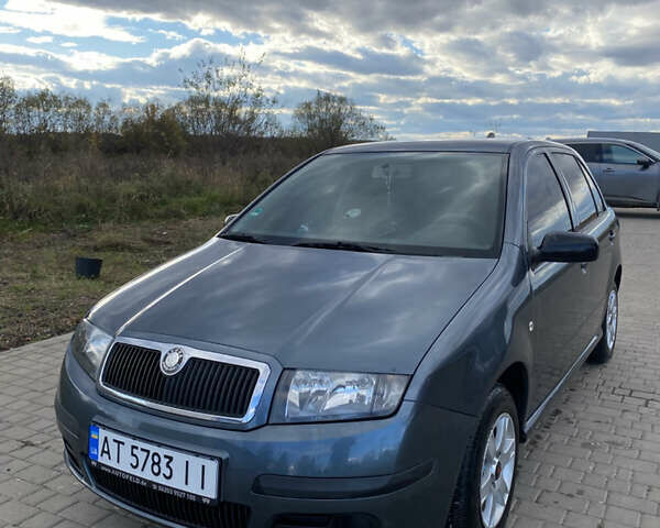 Серый Шкода Фабия, объемом двигателя 1.2 л и пробегом 207 тыс. км за 4000 $, фото 1 на Automoto.ua