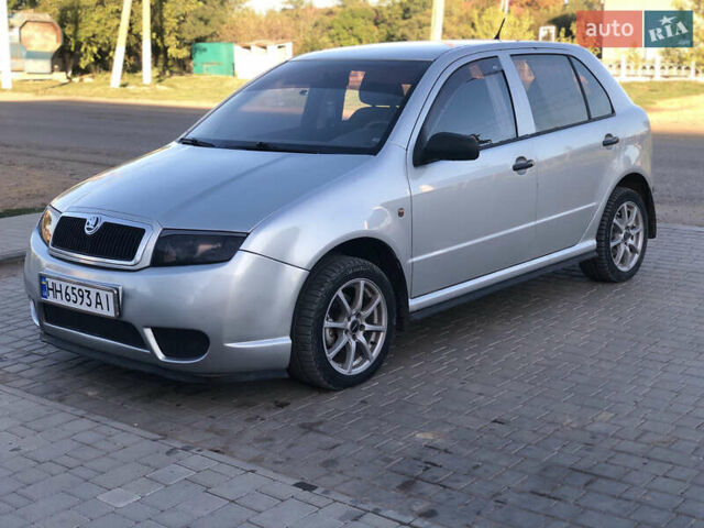 Серый Шкода Фабия, объемом двигателя 1.2 л и пробегом 250 тыс. км за 2500 $, фото 1 на Automoto.ua