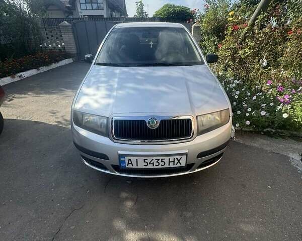 Серый Шкода Фабия, объемом двигателя 1.2 л и пробегом 133 тыс. км за 4000 $, фото 1 на Automoto.ua