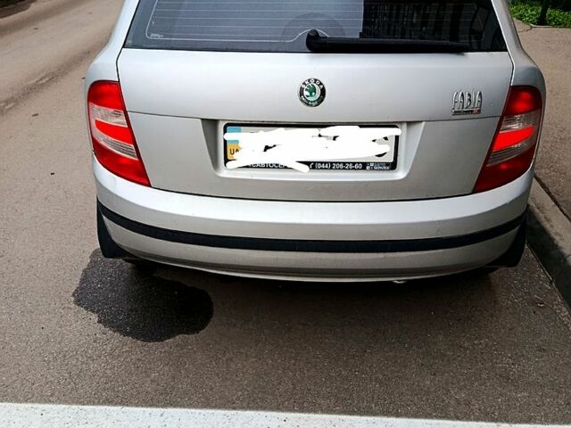 Серый Шкода Фабия, объемом двигателя 1.6 л и пробегом 200 тыс. км за 2950 $, фото 1 на Automoto.ua