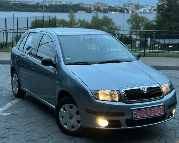 Сірий Шкода Фабія, об'ємом двигуна 1.39 л та пробігом 197 тис. км за 3950 $, фото 1 на Automoto.ua