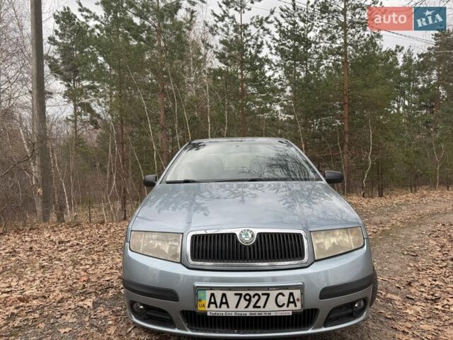 Серый Шкода Фабия, объемом двигателя 1.39 л и пробегом 220 тыс. км за 2799 $, фото 1 на Automoto.ua
