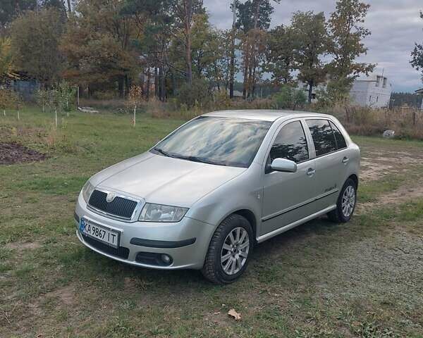Серый Шкода Фабия, объемом двигателя 1.2 л и пробегом 280 тыс. км за 3600 $, фото 1 на Automoto.ua