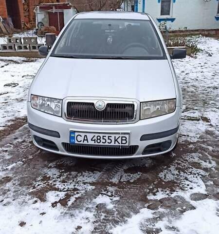 Серый Шкода Фабия, объемом двигателя 1.2 л и пробегом 222 тыс. км за 2950 $, фото 1 на Automoto.ua