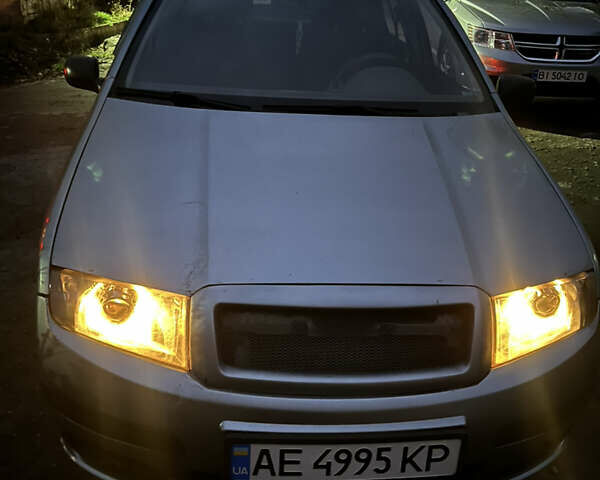 Серый Шкода Фабия, объемом двигателя 1.2 л и пробегом 193 тыс. км за 4000 $, фото 1 на Automoto.ua