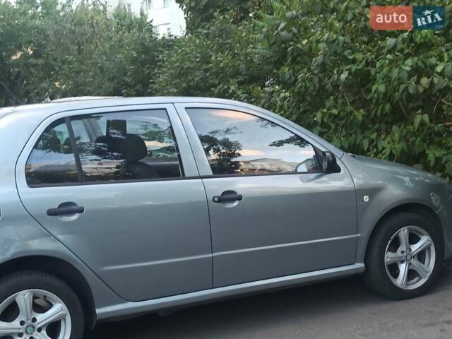 Сірий Шкода Фабія, об'ємом двигуна 1.2 л та пробігом 213 тис. км за 3800 $, фото 1 на Automoto.ua