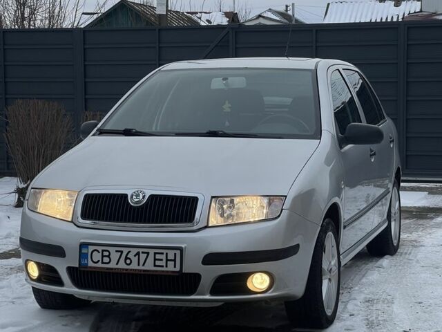 Серый Шкода Фабия, объемом двигателя 1.4 л и пробегом 232 тыс. км за 4200 $, фото 1 на Automoto.ua
