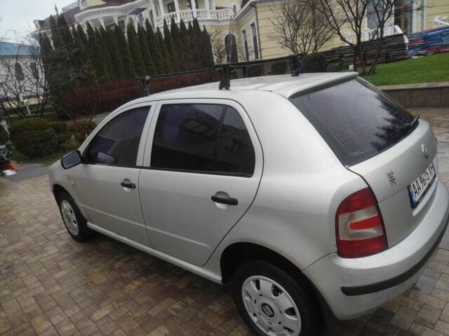 Серый Шкода Фабия, объемом двигателя 1.2 л и пробегом 327 тыс. км за 2999 $, фото 1 на Automoto.ua