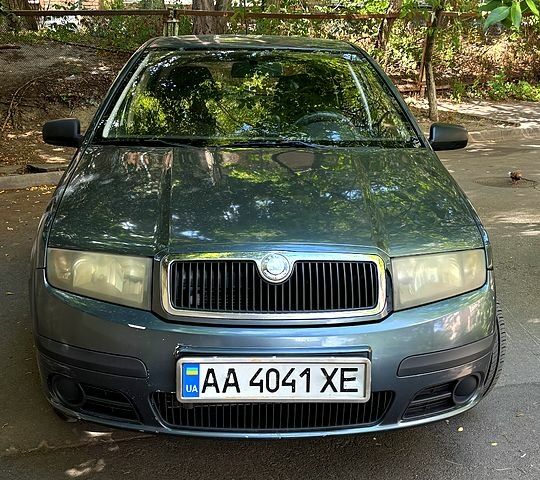 Серый Шкода Фабия, объемом двигателя 1.2 л и пробегом 273 тыс. км за 2500 $, фото 1 на Automoto.ua