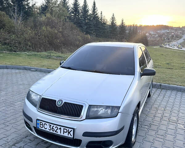 Серый Шкода Фабия, объемом двигателя 1.2 л и пробегом 320 тыс. км за 3150 $, фото 1 на Automoto.ua