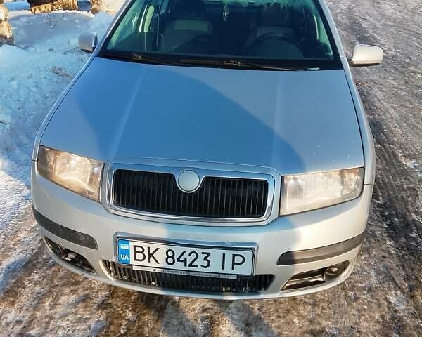 Серый Шкода Фабия, объемом двигателя 1.2 л и пробегом 205 тыс. км за 3000 $, фото 1 на Automoto.ua