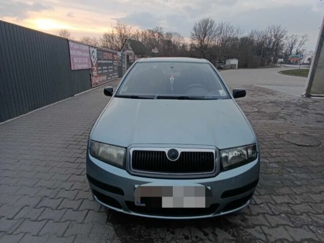 Серый Шкода Фабия, объемом двигателя 1 л и пробегом 212 тыс. км за 3800 $, фото 1 на Automoto.ua