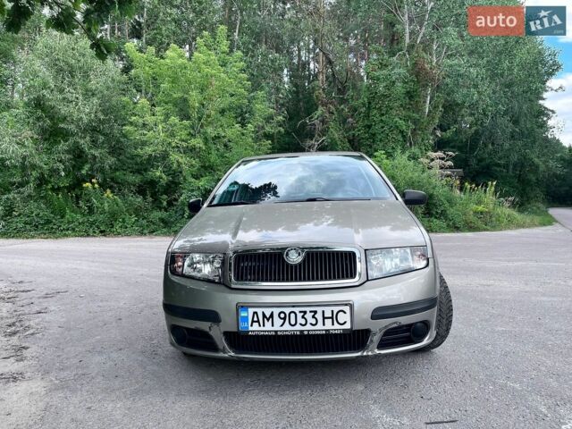 Серый Шкода Фабия, объемом двигателя 1.2 л и пробегом 151 тыс. км за 3399 $, фото 1 на Automoto.ua