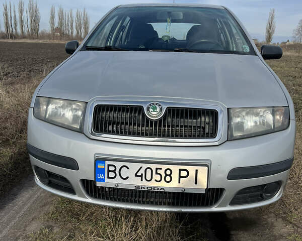 Серый Шкода Фабия, объемом двигателя 1.2 л и пробегом 242 тыс. км за 3500 $, фото 1 на Automoto.ua