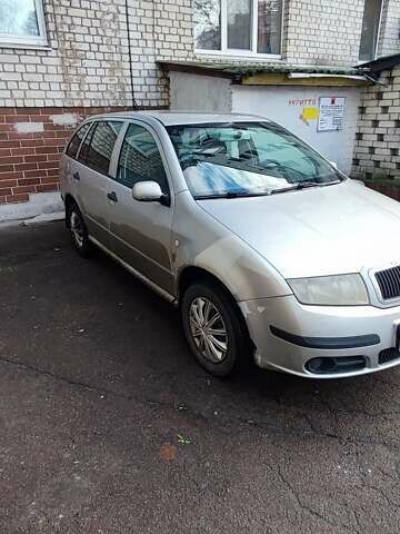 Серый Шкода Фабия, объемом двигателя 1.4 л и пробегом 288 тыс. км за 3600 $, фото 1 на Automoto.ua