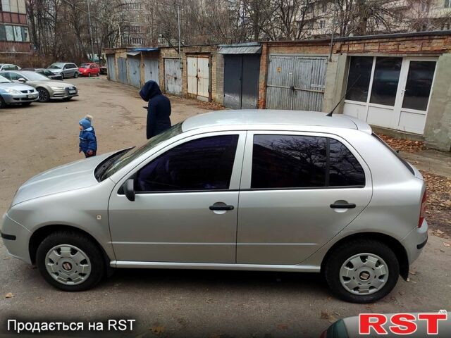 Шкода Фабия 2006 в Киеве на Automoto.ua Серый Шкода Фабия, объемом двигателя 1.2 л и пробегом 317 тыс. км за 3300 $, фото 1 на Automoto.ua